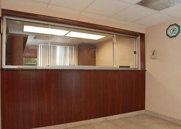 Days Inn & Suites By Wyndham Indianapolis Airport East Buitenkant foto