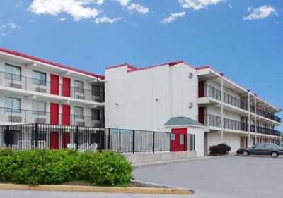Days Inn & Suites By Wyndham Indianapolis Airport East Buitenkant foto